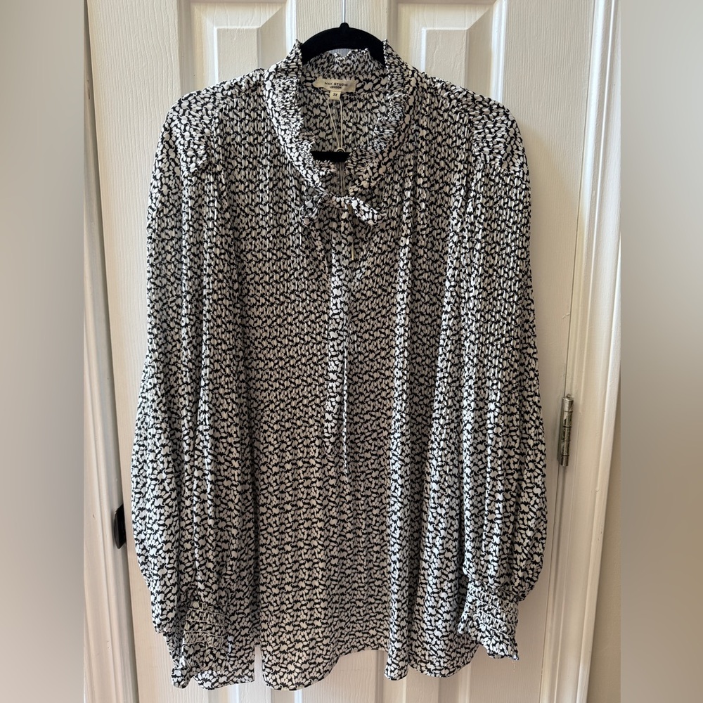 Max Studio Long Balloon Sleeve Blouse Black with White Floral Print 3X
